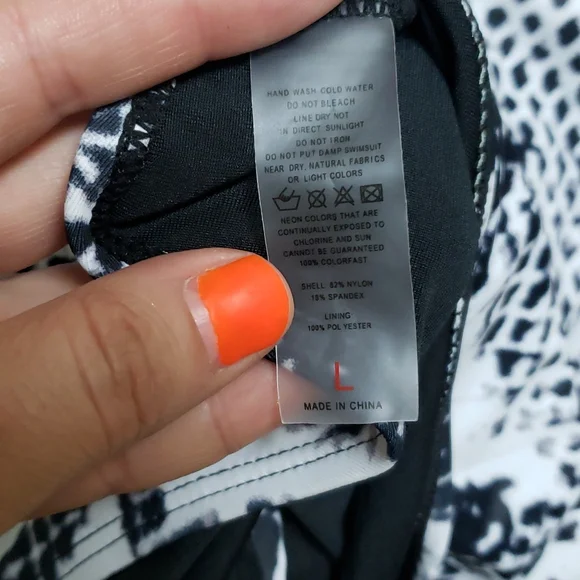 Women's Long Sleeve Snake Print Zipper Cut-Out Rash Guard Swimsuit. - Picture 11 of 11